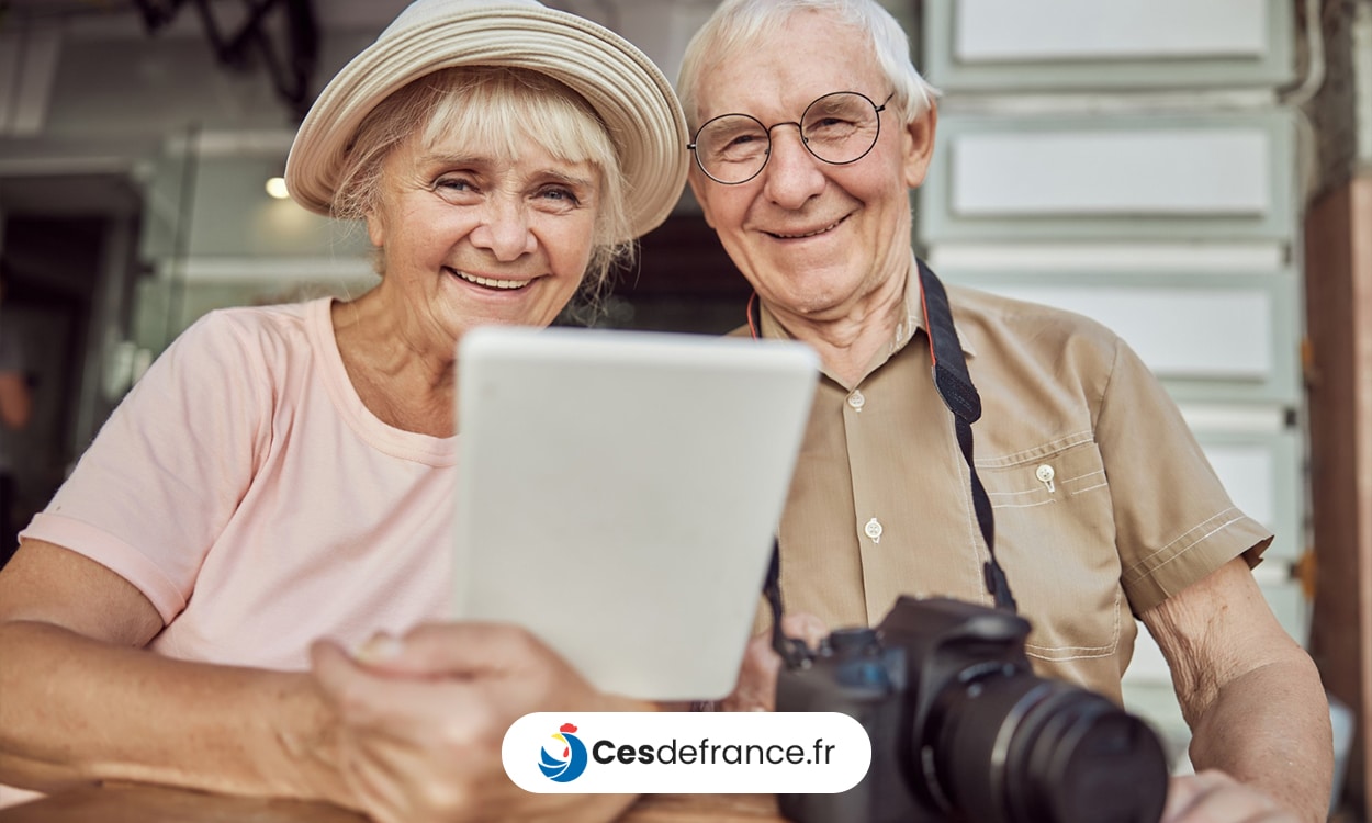 Des retraités heureux de recevoir le paiement de leur pension de retraite en 2023