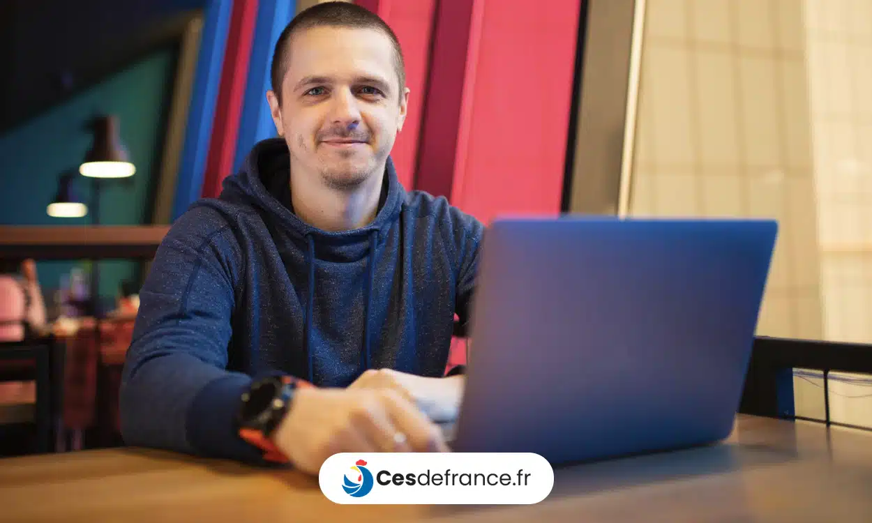 Homme salarié en portage salarial