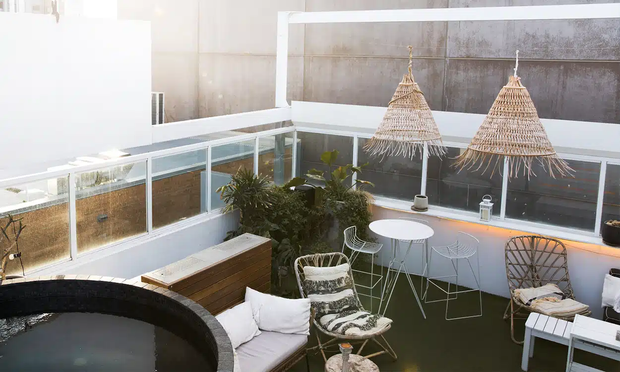 Toit-terrasse de type roof top cosy aménagé avec goût