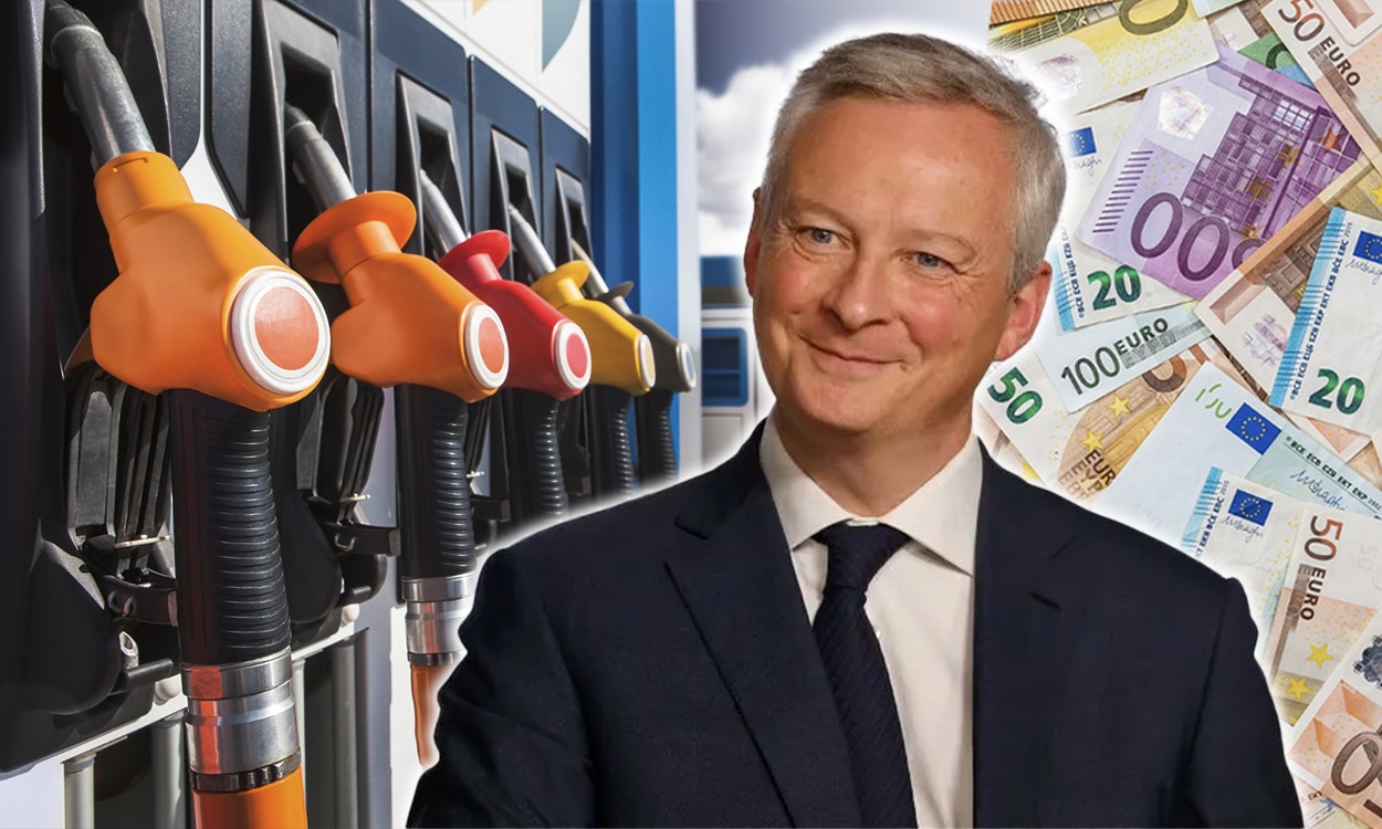 Le ministre de l'conomie française Bruno Le Maire devant une station essence heureux du prix du carburant