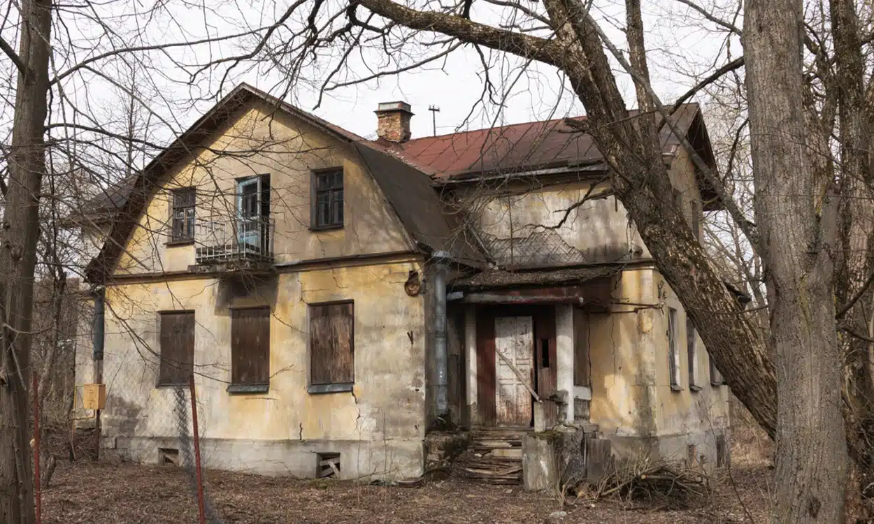 Une maison ancienne en très mauvais état