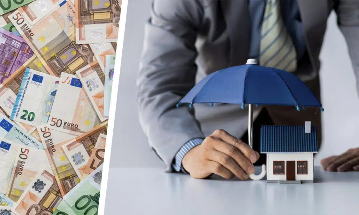Assurance emprunteur représentée par un parapluie au dessus d'une maison