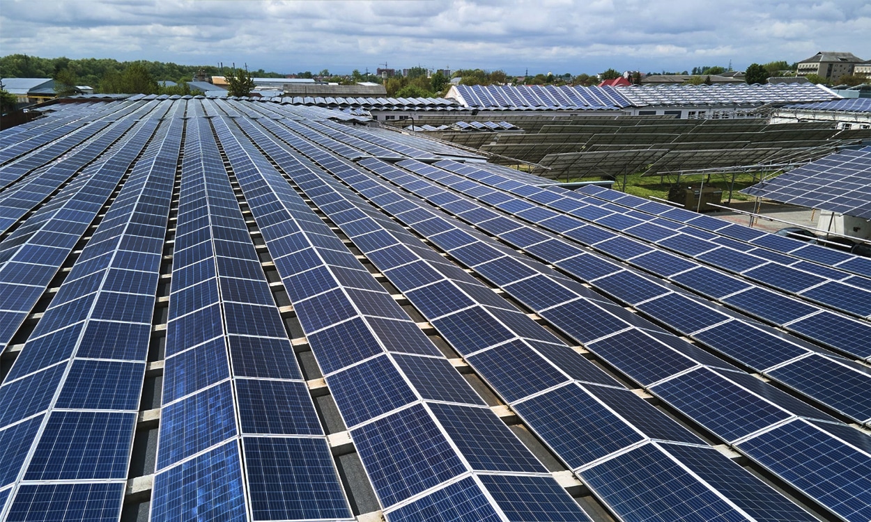 Vue aérienne d'une centrale solaire photovoltaïque