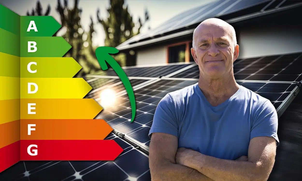 Un propriétaire heureux des performances énergétiques de ses panneaux solaires