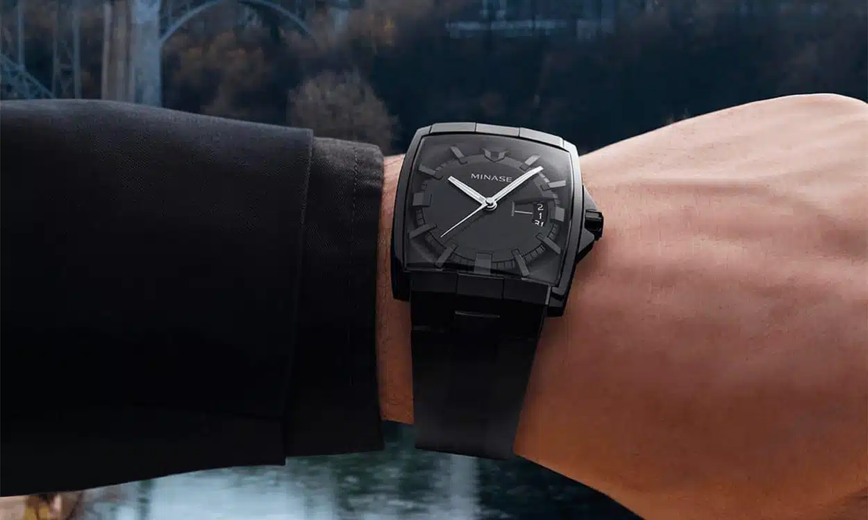 Montre Minase Horizon GEN DLC au poignet d'un homme