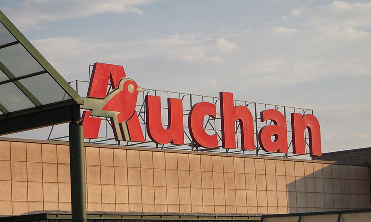 Enseigne d'un magasin Auchan