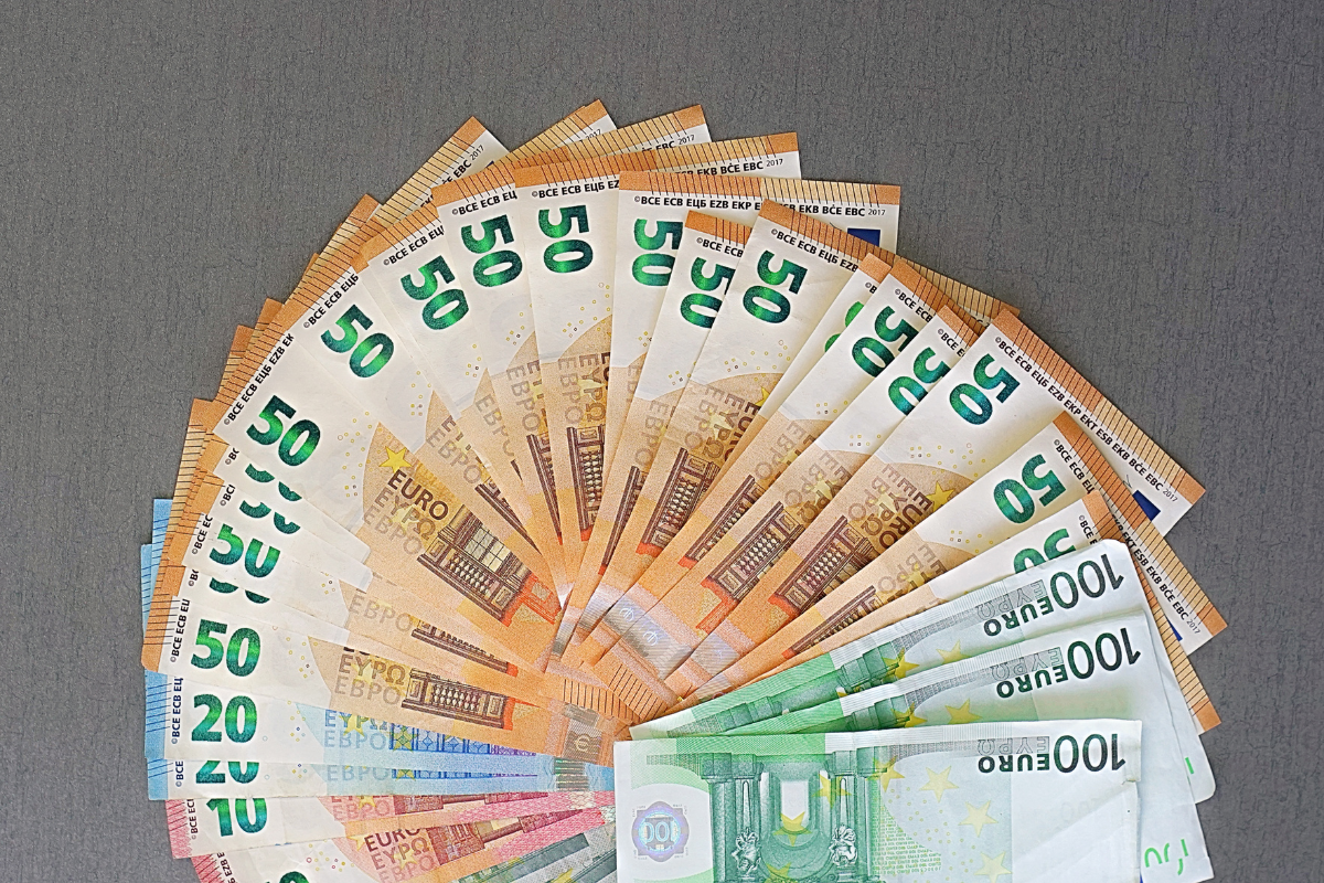 Argent qui dort sur votre compte courant : le seuil à ne pas dépasser selon les chiffres de la Banque de France