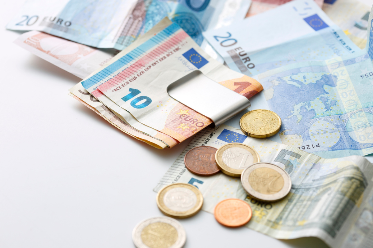 Pas loin d'un million de salariés recevront une prime de vacances cet été : êtes-vous concerné ?