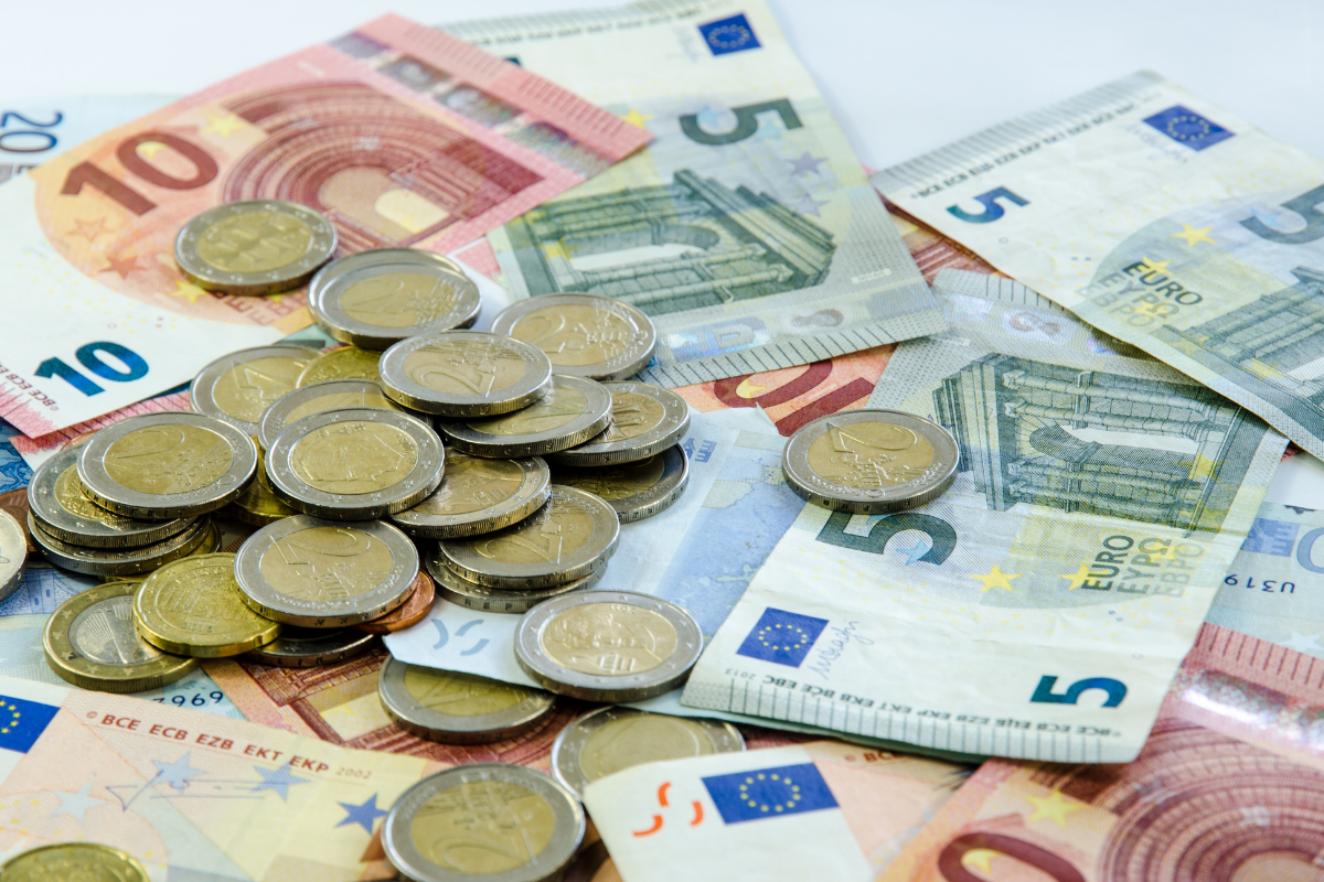 Budget 2027 : le RSA est sauvé de la désindexation, les retraités devront encore surveiller l’arbitrage