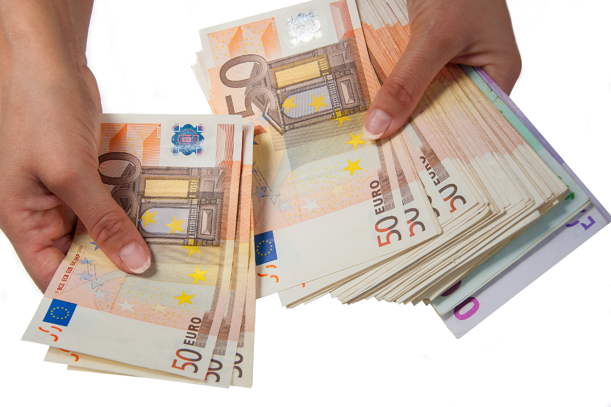 Sept mois de retard pour elle, plus de deux ans pour l’administration : pourquoi sa dette tombe à 3 144 €