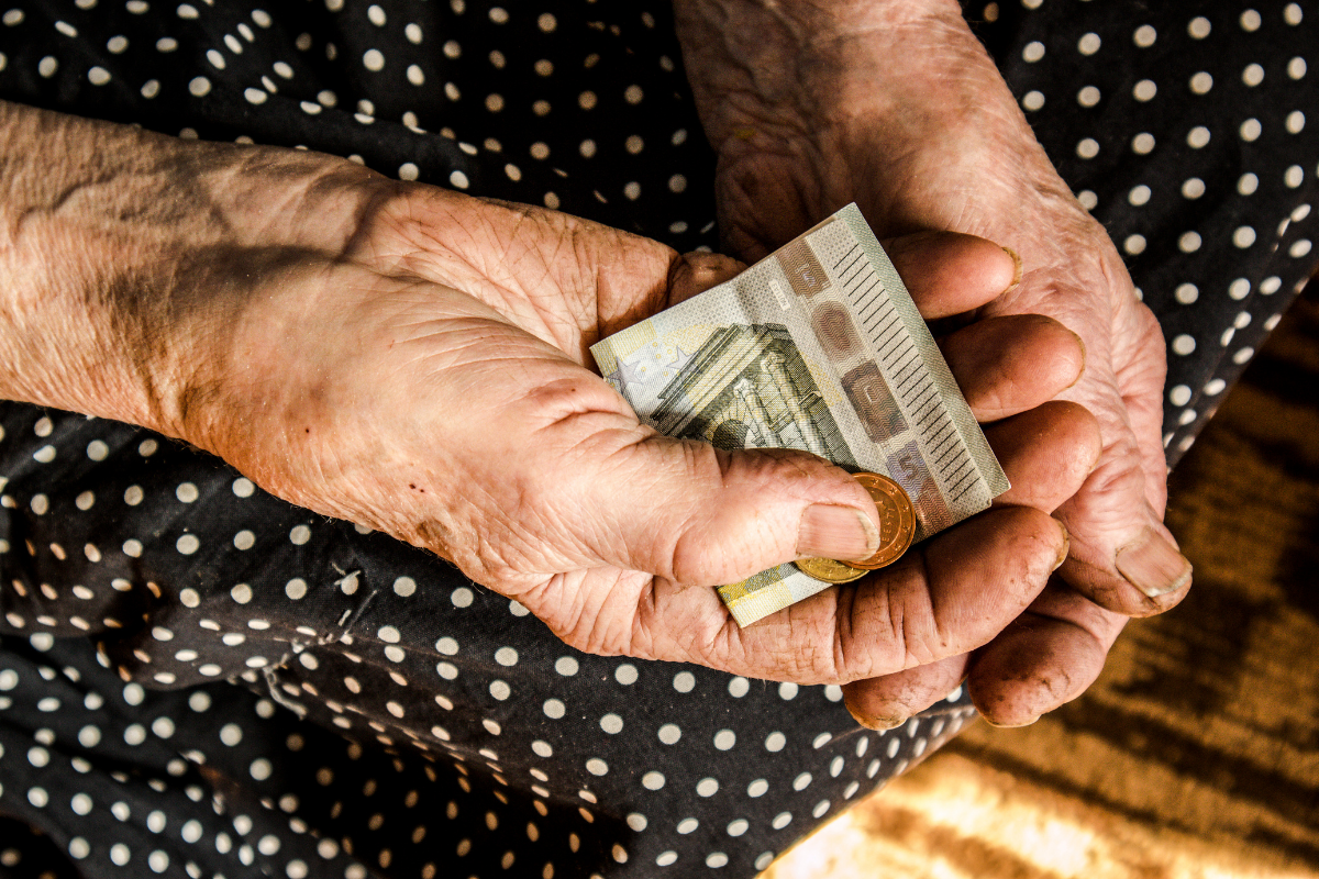 Petite pension : ces 5 aides dépendent de plusieurs guichets, et c’est là que beaucoup de démarches se compliquent