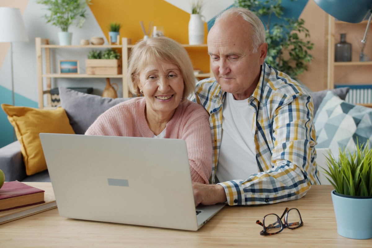 Un couple sans pension peut toucher jusqu’à 1 620 € par mois, mais l’ASPA réserve une surprise aux héritiers