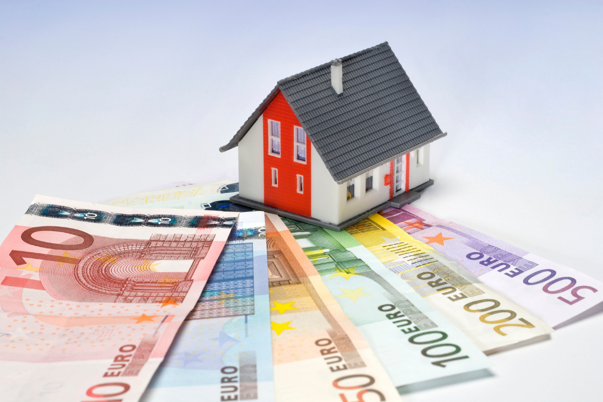 Un crédit immobilier peut être refusé malgré un taux correct, car ce plafond englobe aussi l’assurance et les frais