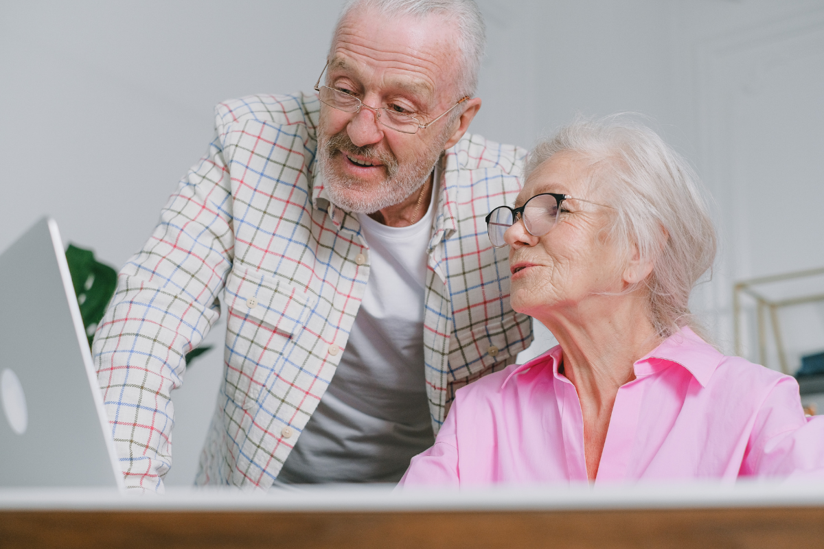 Même avec une pension confortable, cette aide Agirc-Arrco peut prendre en charge vos sorties dès 75 ans