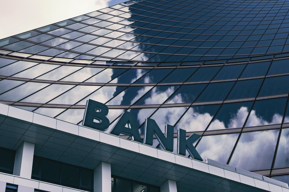 600 000 euros en banque, 2 600 euros de revenus passifs par mois, et elle touchait encore le chômage : le tribunal a tranché