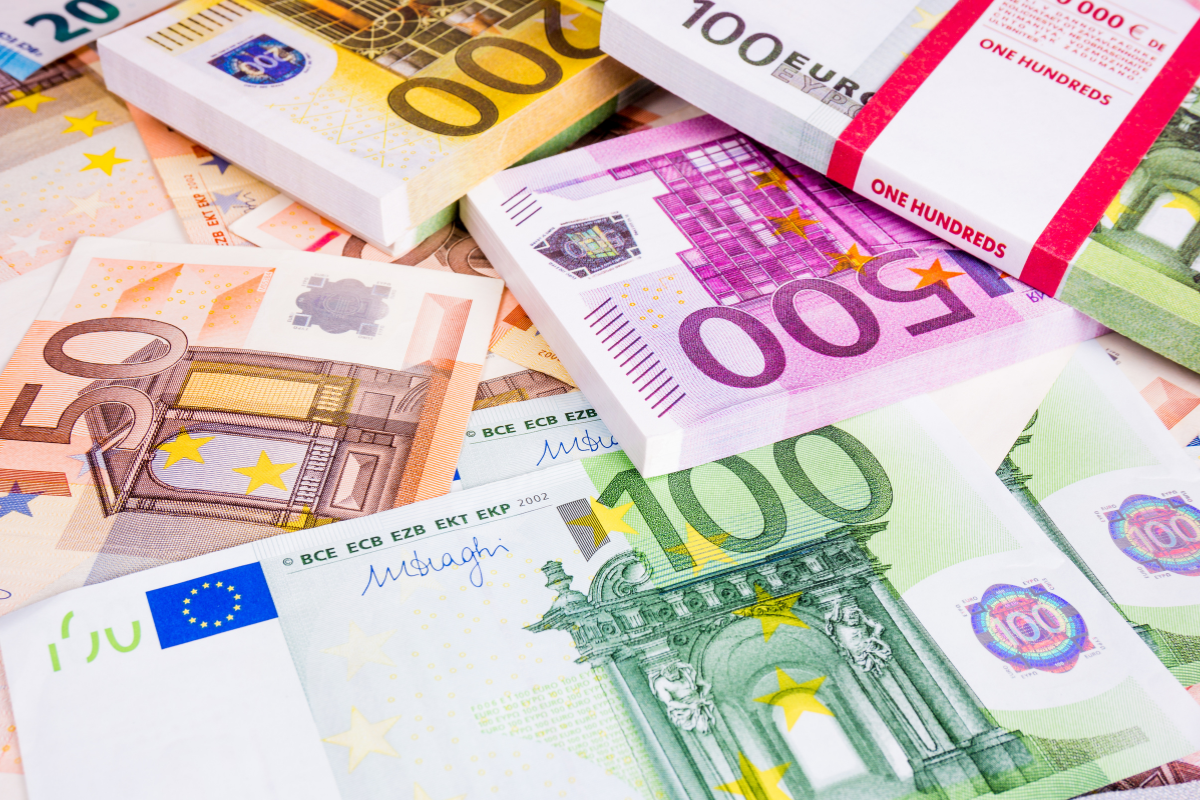 Même avec 80 000 € bruts par an, votre retraite de base est plafonnée à 2 002,50 € bruts par mois en 2026