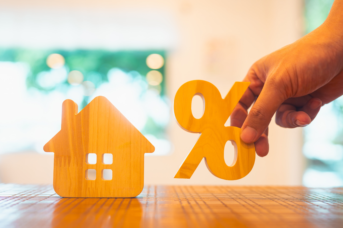 Crédit immobilier : passer de 3,58 % à 4 % ajoute environ 17 000 € de coût sur 25 ans pour 250 000 € empruntés, hors assurance