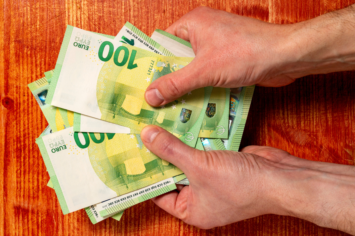 Impôts : les plus de 65 ans peuvent déduire 2 881 € de leur revenu imposable si leur foyer ne dépasse pas 18 041 €