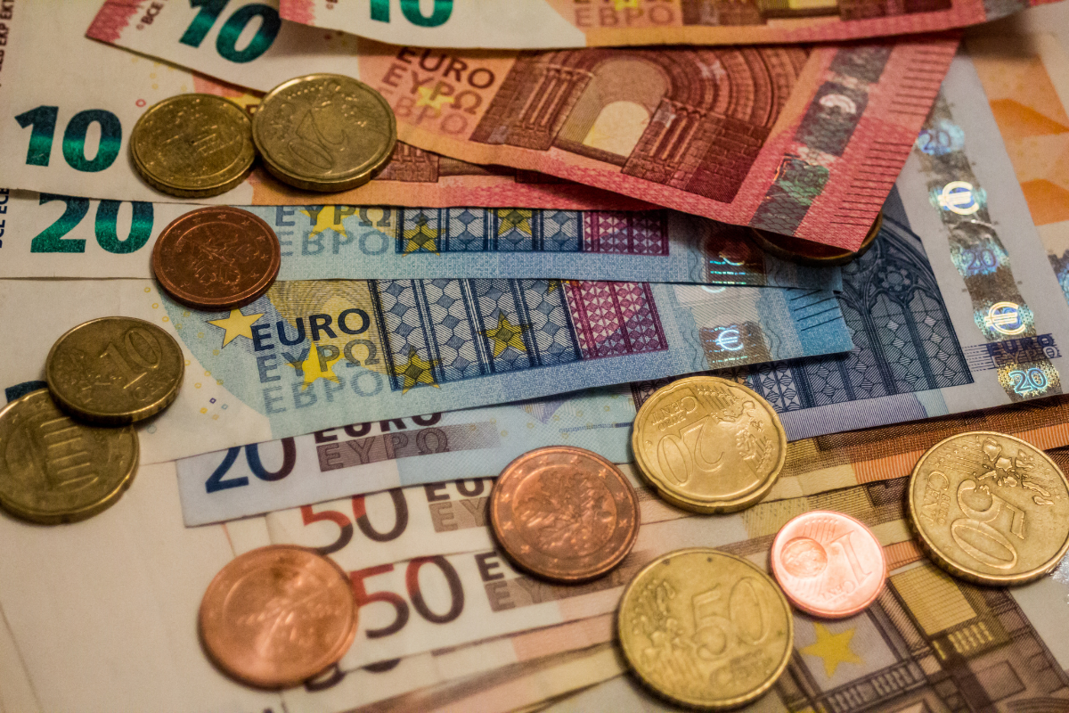 Après un retrait sur un Livret A au-dessus de 22 950 €, la place perdue ne revient jamais : seuls les intérêts des années suivantes pourront de nouveau franchir le plafond