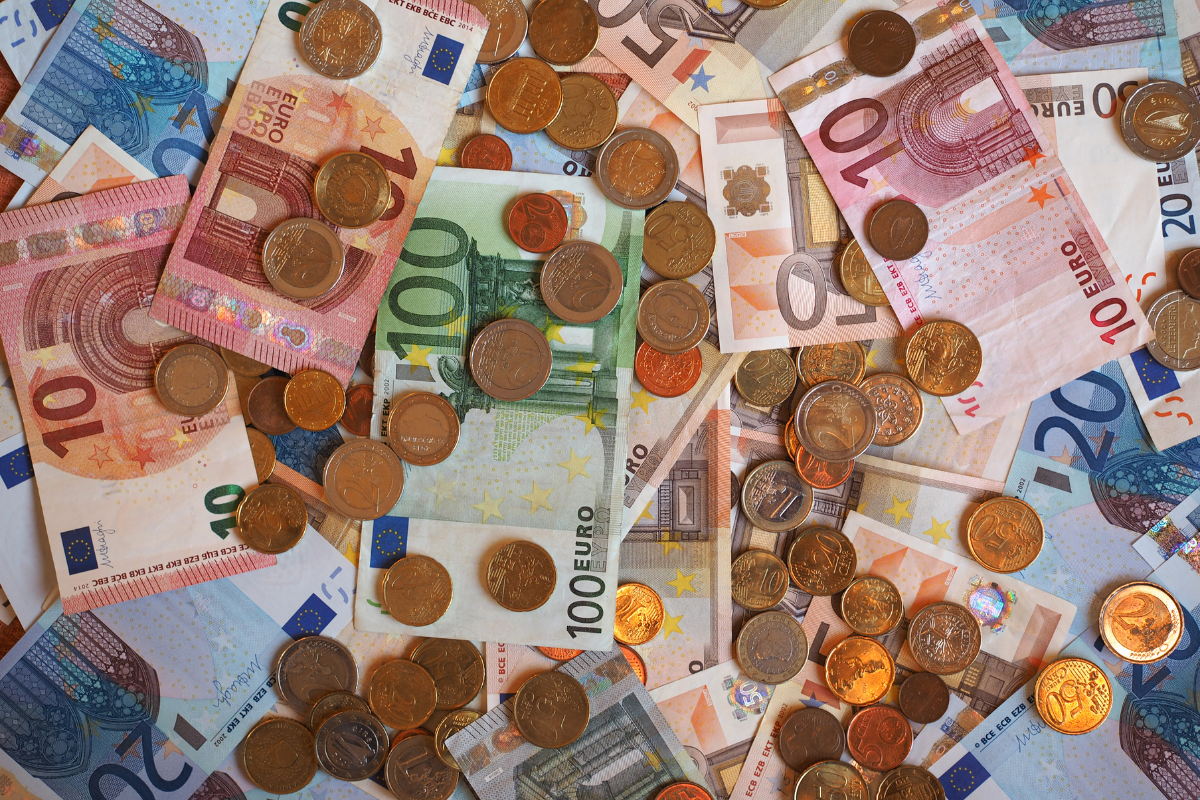 31,4 % sur les intérêts au-delà du plafond : ce que la taxation proposée changerait pour un Livret A déjà bien rempli