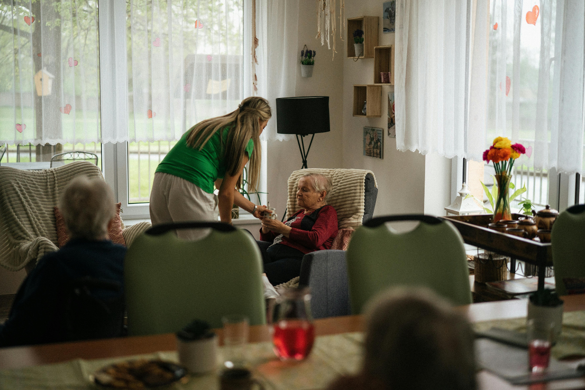 Le retour en arrière sur l'aide à domicile des 70-79 ans est voté : mais la facture de juillet ne baisse pas encore