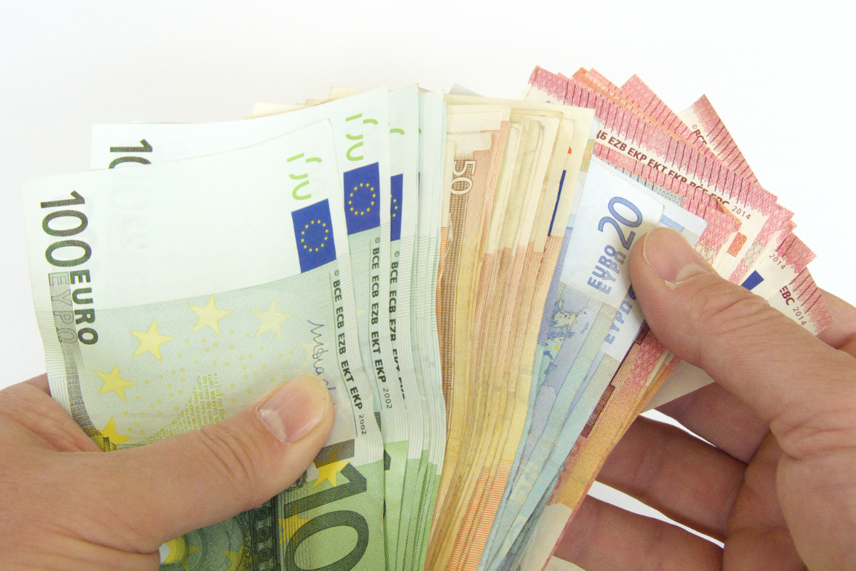 Retraite : la pension moyenne est de 1705 euros bruts, mais la classe moyenne d'une personne seule se situe entre 1683 et 3119 euros nets, voici comment lire votre cas